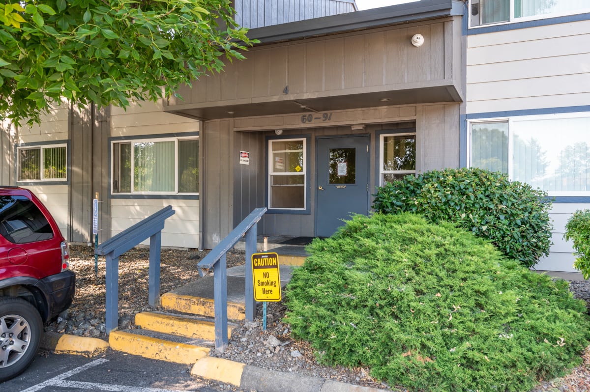 Photos and Video of Rose Villa Apartments in Roseburg, OR